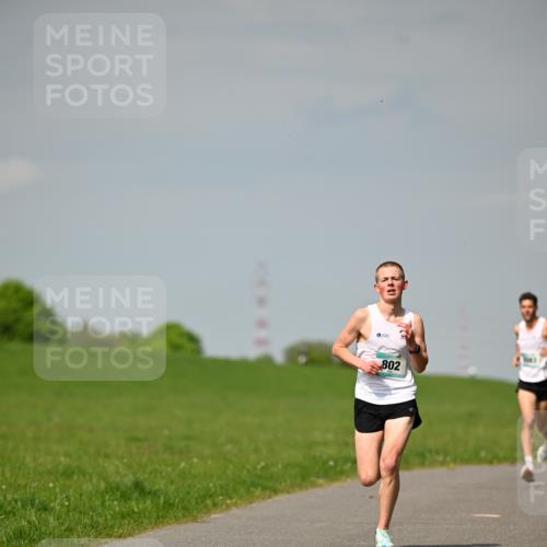 10.05.2026 - 8. Wedeler Halbmarathon Dr. Thomas Lammeyer http://msf.ph/oto/9691062 10.05.2026 11:11:47 Laufen 802 meine-sportfotos.de