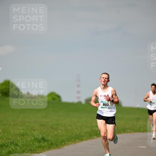 10.05.2026 - 8. Wedeler Halbmarathon Dr. Thomas Lammeyer http://msf.ph/oto/9691066 10.05.2026 11:11:48 Laufen 802 meine-sportfotos.de