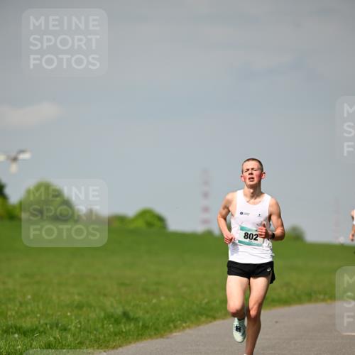 10.05.2026 - 8. Wedeler Halbmarathon Dr. Thomas Lammeyer http://msf.ph/oto/9691073 10.05.2026 11:11:48 Laufen 802 meine-sportfotos.de