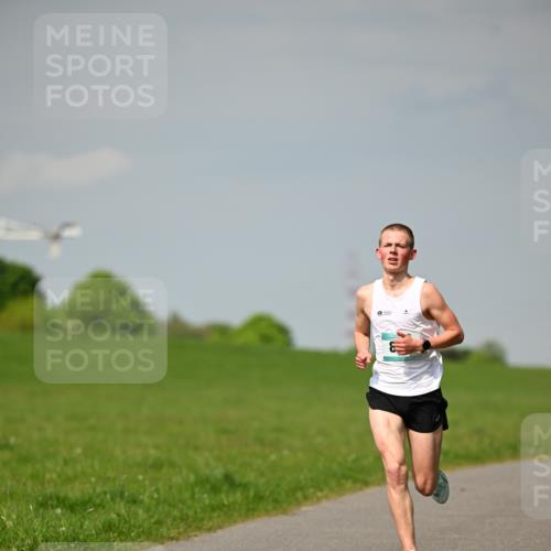 10.05.2026 - 8. Wedeler Halbmarathon Dr. Thomas Lammeyer http://msf.ph/oto/9691077 10.05.2026 11:11:48 Laufen  meine-sportfotos.de