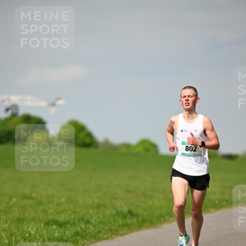 10.05.2026 - 8. Wedeler Halbmarathon Dr. Thomas Lammeyer http://msf.ph/oto/9691087 10.05.2026 11:11:49 Laufen 802 meine-sportfotos.de