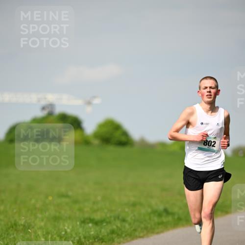 10.05.2026 - 8. Wedeler Halbmarathon Dr. Thomas Lammeyer http://msf.ph/oto/9691096 10.05.2026 11:11:49 Laufen 802 meine-sportfotos.de