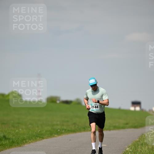 10.05.2026 - 8. Wedeler Halbmarathon Dr. Thomas Lammeyer http://msf.ph/oto/9691199 10.05.2026 11:12:02 Laufen 2144 meine-sportfotos.de