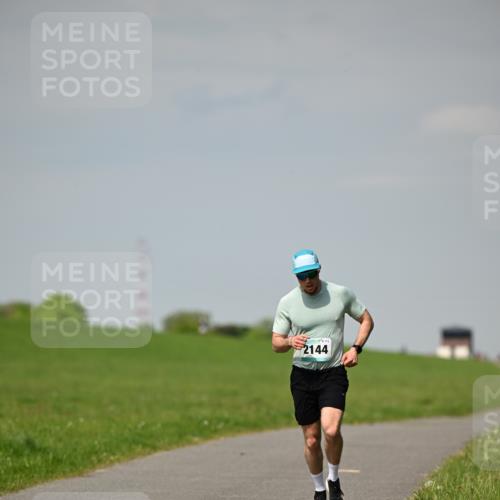 10.05.2026 - 8. Wedeler Halbmarathon Dr. Thomas Lammeyer http://msf.ph/oto/9691204 10.05.2026 11:12:03 Laufen 2144 meine-sportfotos.de