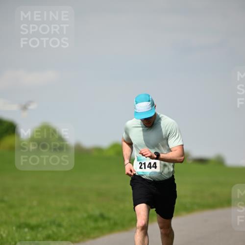 10.05.2026 - 8. Wedeler Halbmarathon Dr. Thomas Lammeyer http://msf.ph/oto/9691225 10.05.2026 11:12:05 Laufen 2144 meine-sportfotos.de