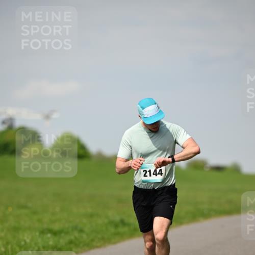 10.05.2026 - 8. Wedeler Halbmarathon Dr. Thomas Lammeyer http://msf.ph/oto/9691232 10.05.2026 11:12:05 Laufen 2144 meine-sportfotos.de