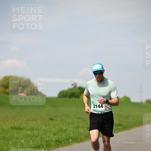 10.05.2026 - 8. Wedeler Halbmarathon Dr. Thomas Lammeyer http://msf.ph/oto/9691248 10.05.2026 11:12:06 Laufen 2144 meine-sportfotos.de