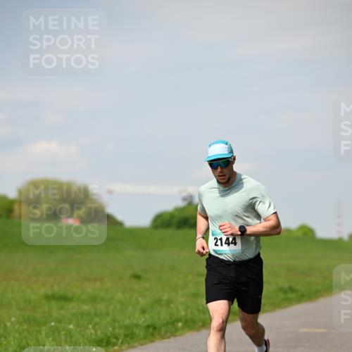 10.05.2026 - 8. Wedeler Halbmarathon Dr. Thomas Lammeyer http://msf.ph/oto/9691254 10.05.2026 11:12:06 Laufen 2144 meine-sportfotos.de