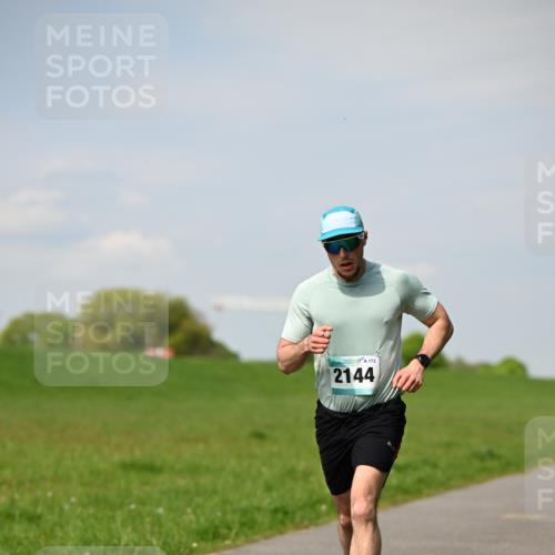 10.05.2026 - 8. Wedeler Halbmarathon Dr. Thomas Lammeyer http://msf.ph/oto/9691257 10.05.2026 11:12:07 Laufen 173, 2144 meine-sportfotos.de