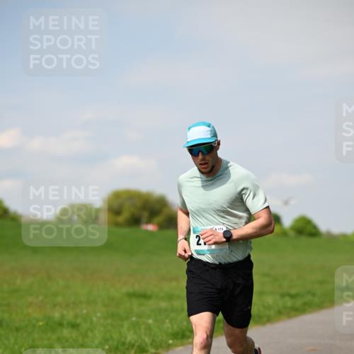 10.05.2026 - 8. Wedeler Halbmarathon Dr. Thomas Lammeyer http://msf.ph/oto/9691264 10.05.2026 11:12:07 Laufen 173 meine-sportfotos.de