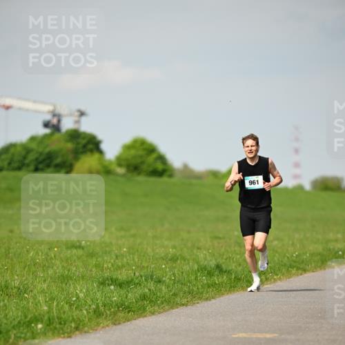 10.05.2026 - 8. Wedeler Halbmarathon Dr. Thomas Lammeyer http://msf.ph/oto/9691277 10.05.2026 11:12:37 Laufen 961 meine-sportfotos.de
