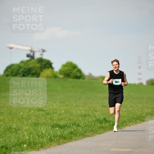 10.05.2026 - 8. Wedeler Halbmarathon Dr. Thomas Lammeyer http://msf.ph/oto/9691283 10.05.2026 11:12:37 Laufen 961 meine-sportfotos.de