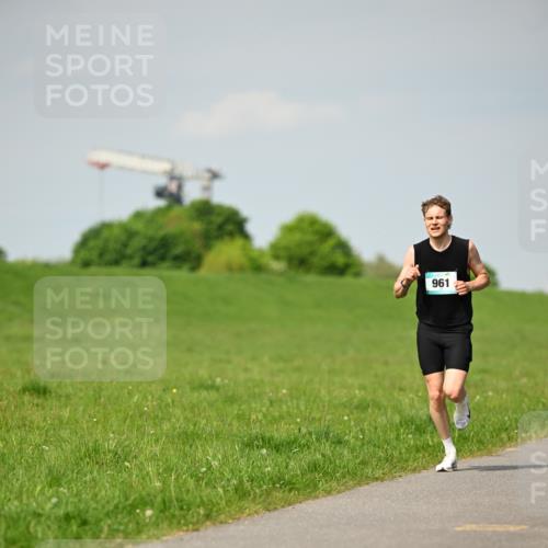 10.05.2026 - 8. Wedeler Halbmarathon Dr. Thomas Lammeyer http://msf.ph/oto/9691290 10.05.2026 11:12:37 Laufen 961 meine-sportfotos.de