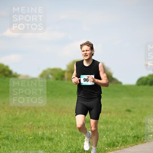 10.05.2026 - 8. Wedeler Halbmarathon Dr. Thomas Lammeyer http://msf.ph/oto/9691300 10.05.2026 11:12:41 Laufen  meine-sportfotos.de