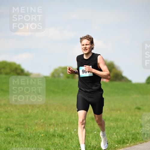 10.05.2026 - 8. Wedeler Halbmarathon Dr. Thomas Lammeyer http://msf.ph/oto/9691303 10.05.2026 11:12:41 Laufen  meine-sportfotos.de