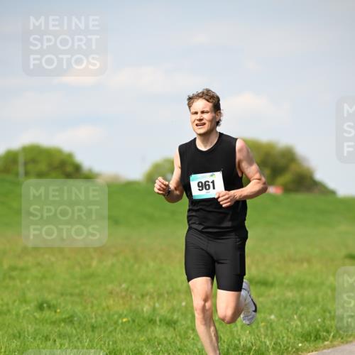 10.05.2026 - 8. Wedeler Halbmarathon Dr. Thomas Lammeyer http://msf.ph/oto/9691306 10.05.2026 11:12:41 Laufen 961 meine-sportfotos.de