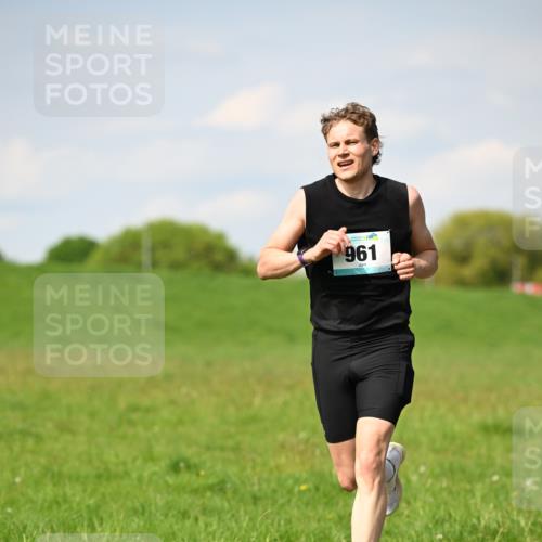 10.05.2026 - 8. Wedeler Halbmarathon Dr. Thomas Lammeyer http://msf.ph/oto/9691310 10.05.2026 11:12:42 Laufen 961 meine-sportfotos.de