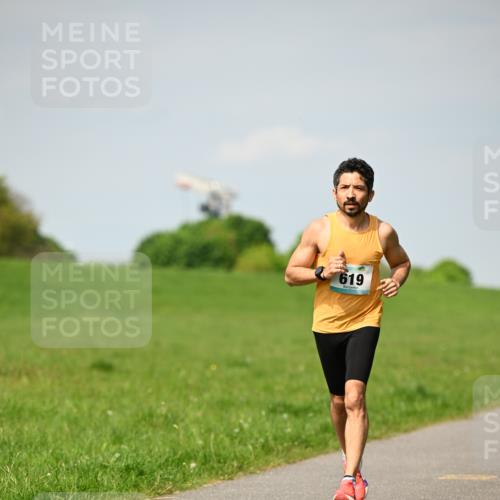 10.05.2026 - 8. Wedeler Halbmarathon Dr. Thomas Lammeyer http://msf.ph/oto/9691325 10.05.2026 11:12:45 Laufen 619 meine-sportfotos.de
