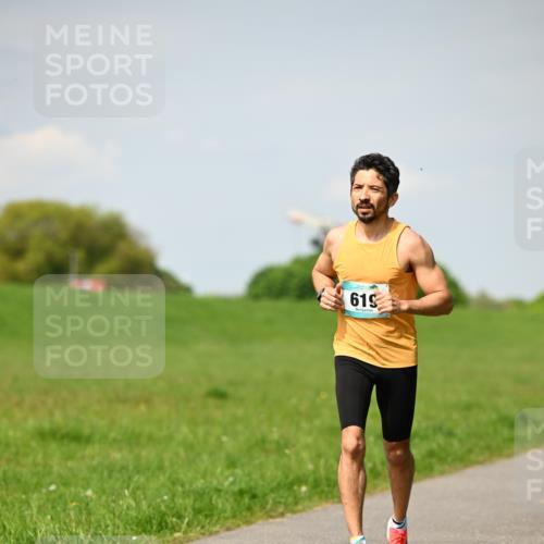 10.05.2026 - 8. Wedeler Halbmarathon Dr. Thomas Lammeyer http://msf.ph/oto/9691342 10.05.2026 11:12:46 Laufen 619 meine-sportfotos.de