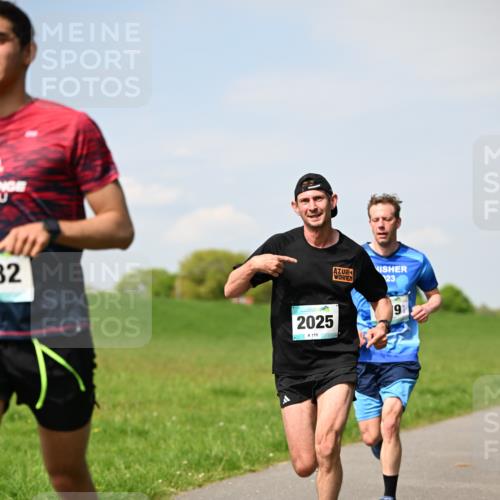 10.05.2026 - 8. Wedeler Halbmarathon Dr. Thomas Lammeyer http://msf.ph/oto/9691421 10.05.2026 11:13:11 Laufen 2025, 119 meine-sportfotos.de