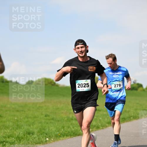 10.05.2026 - 8. Wedeler Halbmarathon Dr. Thomas Lammeyer http://msf.ph/oto/9691432 10.05.2026 11:13:12 Laufen 2025, 119, 2023, 279 meine-sportfotos.de