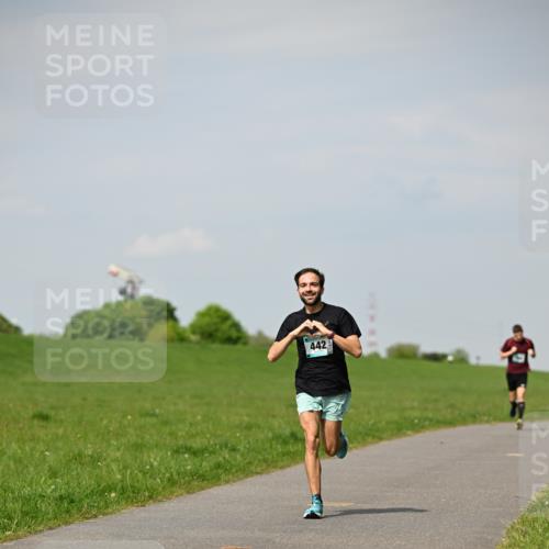 10.05.2026 - 8. Wedeler Halbmarathon Dr. Thomas Lammeyer http://msf.ph/oto/9691453 10.05.2026 11:13:15 Laufen 442 meine-sportfotos.de