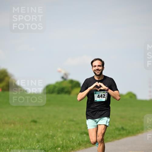 10.05.2026 - 8. Wedeler Halbmarathon Dr. Thomas Lammeyer http://msf.ph/oto/9691472 10.05.2026 11:13:16 Laufen 442 meine-sportfotos.de