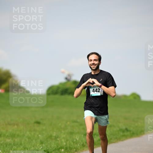 10.05.2026 - 8. Wedeler Halbmarathon Dr. Thomas Lammeyer http://msf.ph/oto/9691475 10.05.2026 11:13:16 Laufen 442 meine-sportfotos.de