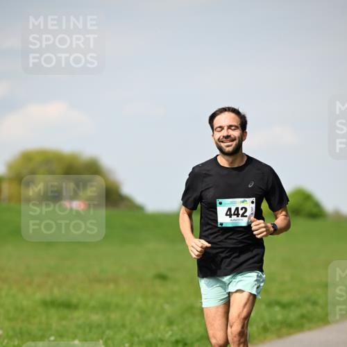 10.05.2026 - 8. Wedeler Halbmarathon Dr. Thomas Lammeyer http://msf.ph/oto/9691485 10.05.2026 11:13:17 Laufen 442 meine-sportfotos.de