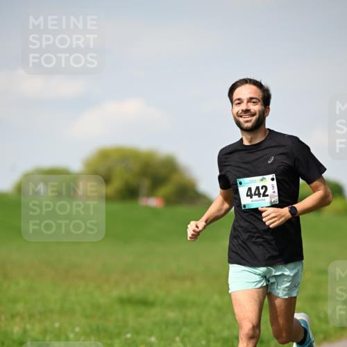 10.05.2026 - 8. Wedeler Halbmarathon Dr. Thomas Lammeyer http://msf.ph/oto/9691490 10.05.2026 11:13:17 Laufen 442 meine-sportfotos.de