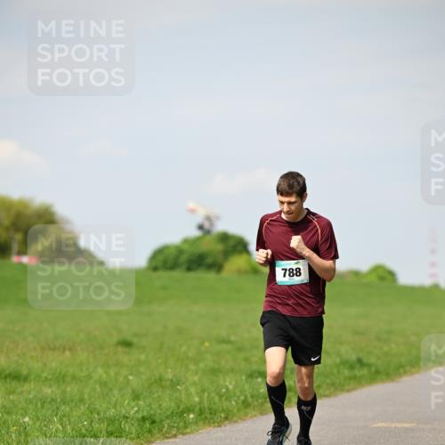 10.05.2026 - 8. Wedeler Halbmarathon Dr. Thomas Lammeyer http://msf.ph/oto/9691541 10.05.2026 11:13:24 Laufen 788 meine-sportfotos.de