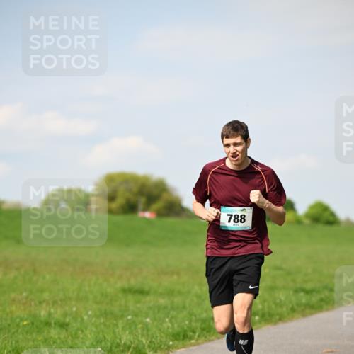 10.05.2026 - 8. Wedeler Halbmarathon Dr. Thomas Lammeyer http://msf.ph/oto/9691566 10.05.2026 11:13:25 Laufen 788 meine-sportfotos.de