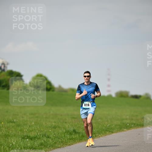 10.05.2026 - 8. Wedeler Halbmarathon Dr. Thomas Lammeyer http://msf.ph/oto/9691591 10.05.2026 11:13:49 Laufen 816 meine-sportfotos.de