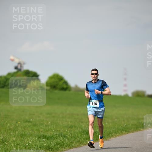 10.05.2026 - 8. Wedeler Halbmarathon Dr. Thomas Lammeyer http://msf.ph/oto/9691598 10.05.2026 11:13:49 Laufen 816 meine-sportfotos.de