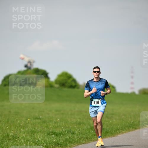 10.05.2026 - 8. Wedeler Halbmarathon Dr. Thomas Lammeyer http://msf.ph/oto/9691601 10.05.2026 11:13:49 Laufen 816 meine-sportfotos.de