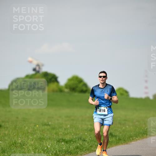 10.05.2026 - 8. Wedeler Halbmarathon Dr. Thomas Lammeyer http://msf.ph/oto/9691603 10.05.2026 11:13:50 Laufen 816 meine-sportfotos.de
