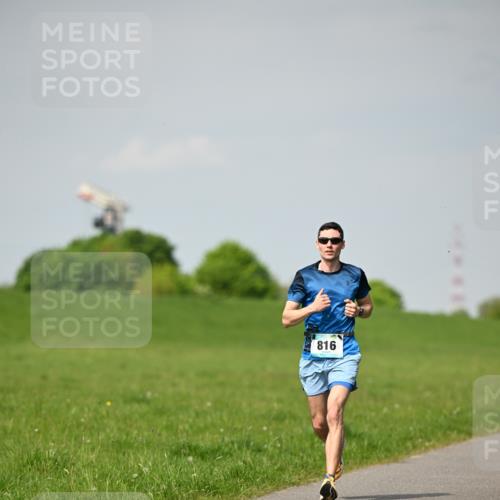10.05.2026 - 8. Wedeler Halbmarathon Dr. Thomas Lammeyer http://msf.ph/oto/9691606 10.05.2026 11:13:49 Laufen 816 meine-sportfotos.de