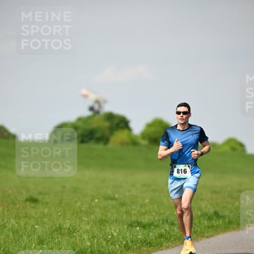 10.05.2026 - 8. Wedeler Halbmarathon Dr. Thomas Lammeyer http://msf.ph/oto/9691613 10.05.2026 11:13:50 Laufen 816 meine-sportfotos.de