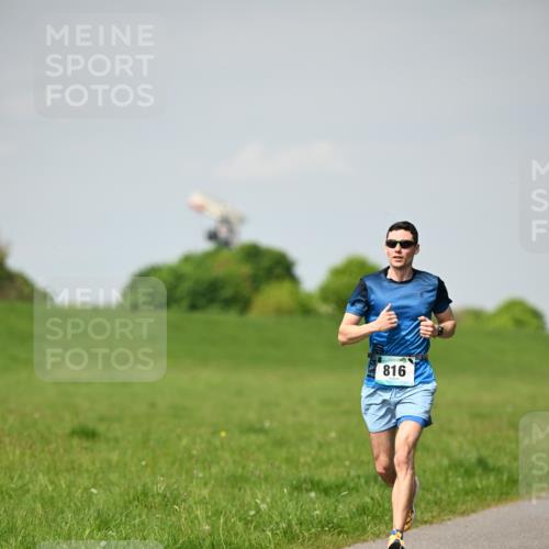 10.05.2026 - 8. Wedeler Halbmarathon Dr. Thomas Lammeyer http://msf.ph/oto/9691618 10.05.2026 11:13:50 Laufen 816 meine-sportfotos.de