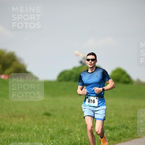 10.05.2026 - 8. Wedeler Halbmarathon Dr. Thomas Lammeyer http://msf.ph/oto/9691638 10.05.2026 11:13:51 Laufen 816 meine-sportfotos.de