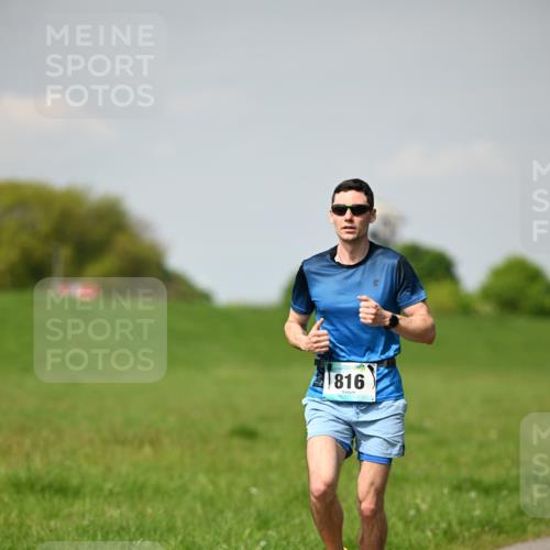 10.05.2026 - 8. Wedeler Halbmarathon Dr. Thomas Lammeyer http://msf.ph/oto/9691642 10.05.2026 11:13:52 Laufen 816 meine-sportfotos.de