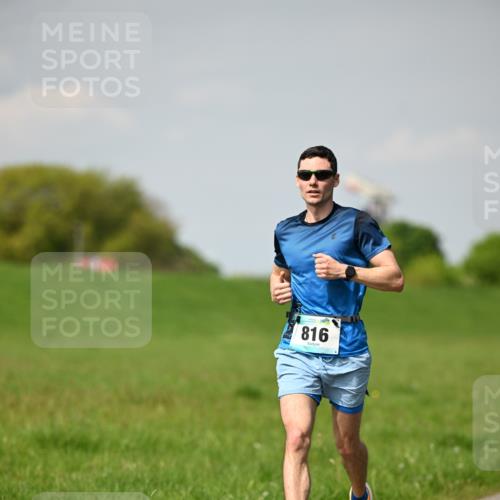 10.05.2026 - 8. Wedeler Halbmarathon Dr. Thomas Lammeyer http://msf.ph/oto/9691644 10.05.2026 11:13:52 Laufen 816 meine-sportfotos.de