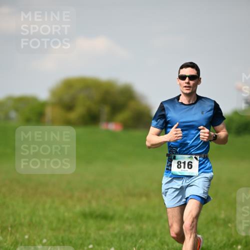10.05.2026 - 8. Wedeler Halbmarathon Dr. Thomas Lammeyer http://msf.ph/oto/9691650 10.05.2026 11:13:52 Laufen 816 meine-sportfotos.de
