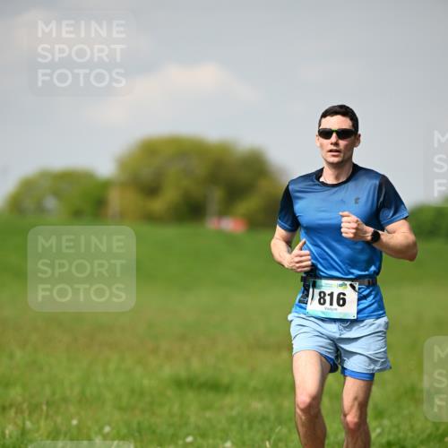10.05.2026 - 8. Wedeler Halbmarathon Dr. Thomas Lammeyer http://msf.ph/oto/9691652 10.05.2026 11:13:52 Laufen 816 meine-sportfotos.de