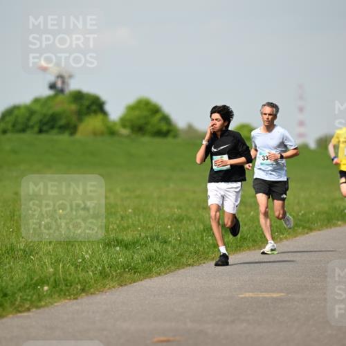 10.05.2026 - 8. Wedeler Halbmarathon Dr. Thomas Lammeyer http://msf.ph/oto/9691659 10.05.2026 11:14:04 Laufen  meine-sportfotos.de
