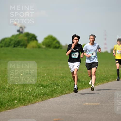 10.05.2026 - 8. Wedeler Halbmarathon Dr. Thomas Lammeyer http://msf.ph/oto/9691664 10.05.2026 11:14:04 Laufen 520, 339 meine-sportfotos.de
