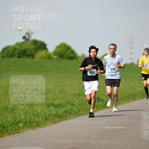 10.05.2026 - 8. Wedeler Halbmarathon Dr. Thomas Lammeyer http://msf.ph/oto/9691667 10.05.2026 11:14:05 Laufen 520, 339 meine-sportfotos.de