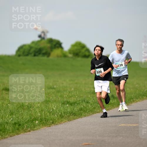 10.05.2026 - 8. Wedeler Halbmarathon Dr. Thomas Lammeyer http://msf.ph/oto/9691674 10.05.2026 11:14:05 Laufen 520, 339, 791 meine-sportfotos.de