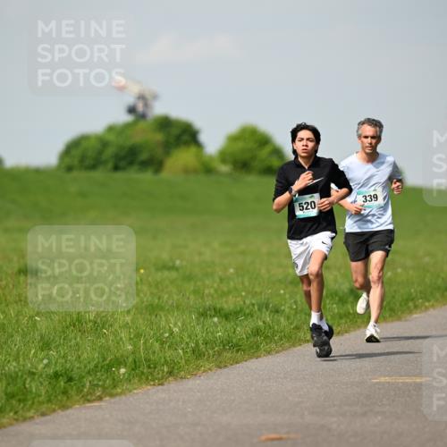 10.05.2026 - 8. Wedeler Halbmarathon Dr. Thomas Lammeyer http://msf.ph/oto/9691677 10.05.2026 11:14:05 Laufen 520, 339 meine-sportfotos.de