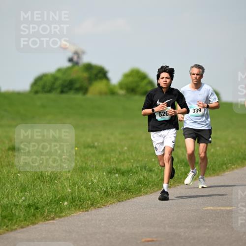 10.05.2026 - 8. Wedeler Halbmarathon Dr. Thomas Lammeyer http://msf.ph/oto/9691680 10.05.2026 11:14:05 Laufen 339 meine-sportfotos.de